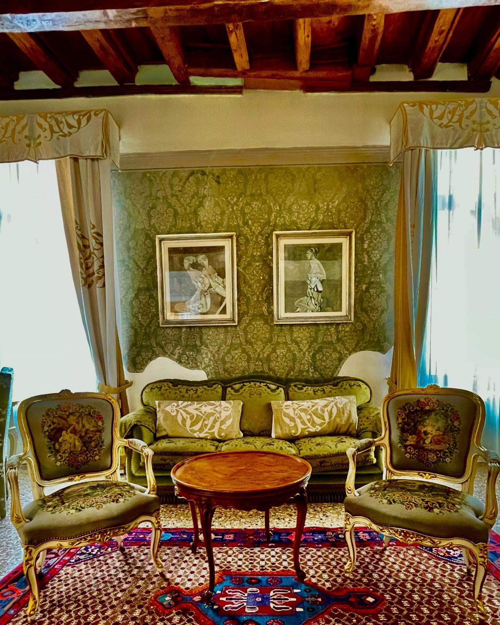 Console - Palais Historique & Romantique bahay-panuluyan