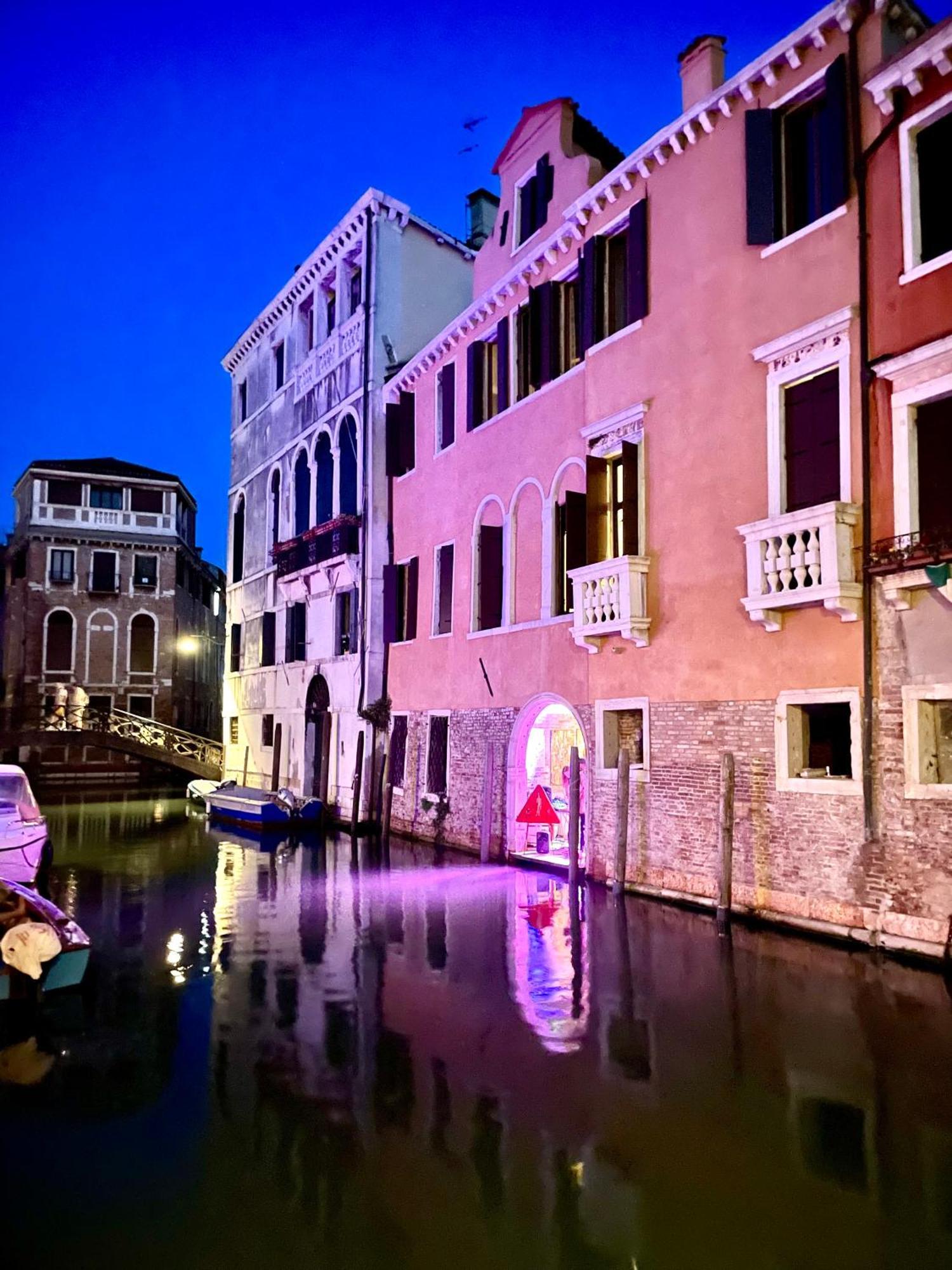 Inn Console - Palais Historique & Romantique Venice