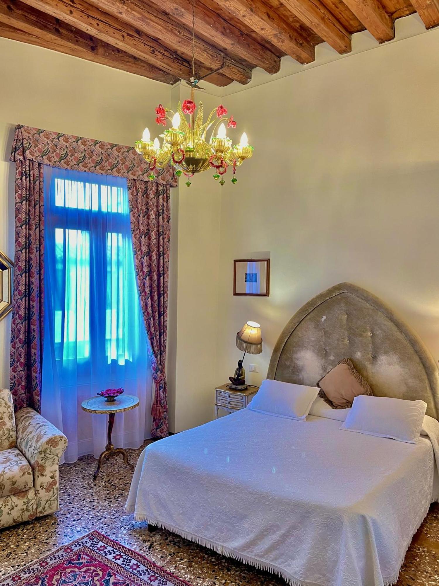 Inn Console - Palais Historique & Romantique Venice