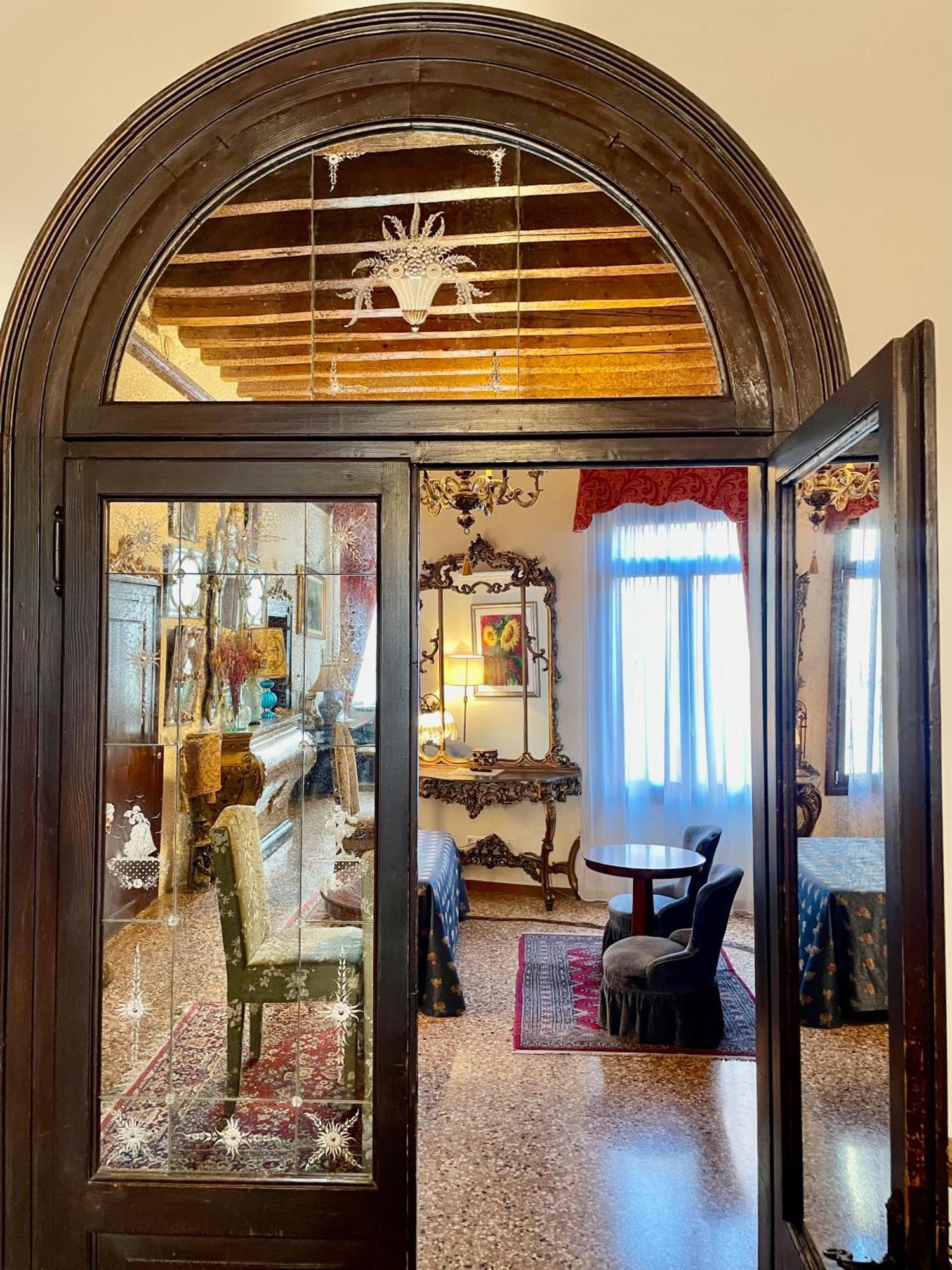 bahay-panuluyan Console - Palais Historique & Romantique *