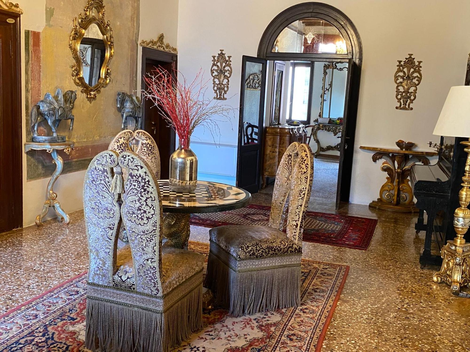 Console - Palais Historique & Romantique bahay-panuluyan *