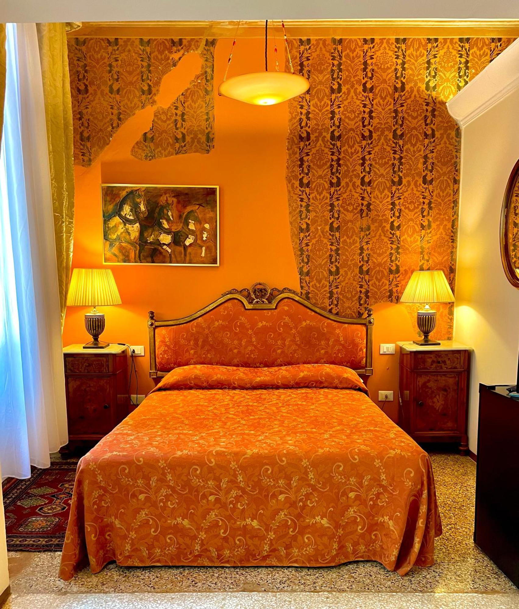 Inn Console Palais