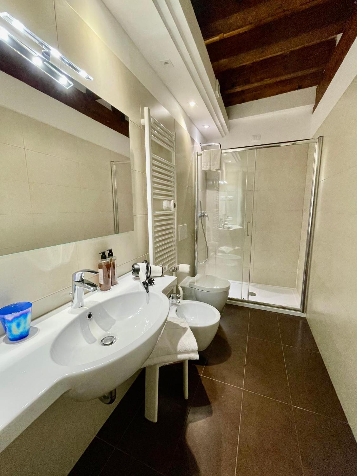 Inn Console Palais Venice